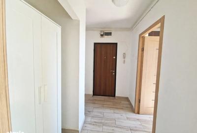 Apartament cu 3 camere semidecomandat, mobilat în Obor