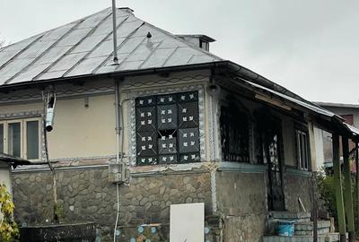 Casă cu 2 camere cu Teren 436 Mp în Plopu
