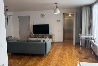 Apartament cu 4 camere în Victoriei