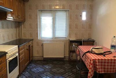 Apartament cu 2 camere decomandat în Soarelui