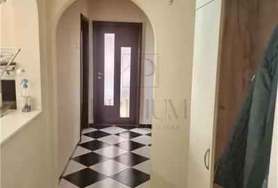 Apartament cu 4 camere decomandat, mobilat în Aradului