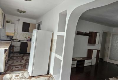 Apartament cu 2 camere semidecomandat în Micro 4