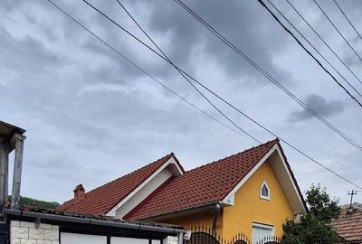 Casă cu 3 camere cu Teren 300 Mp în Central
