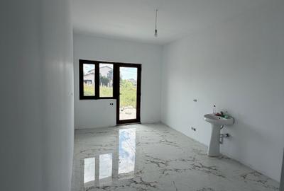 Casă cu 5 camere cu Canalizare în Central - 5