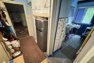 Apartament cu 3 camere semidecomandat în Km 4