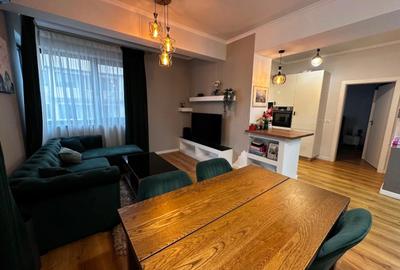 Apartament cu 3 camere semidecomandat în Domenii