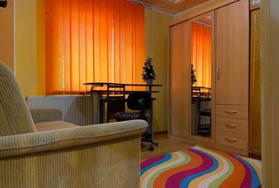 Apartament cu 3 camere decomandat, mobilat în Dâmbovița