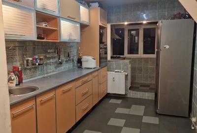 Apartament cu 4 camere semidecomandat, mobilat în Rahova