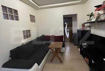 Apartament cu 3 camere decomandat, mobilat în Cristești