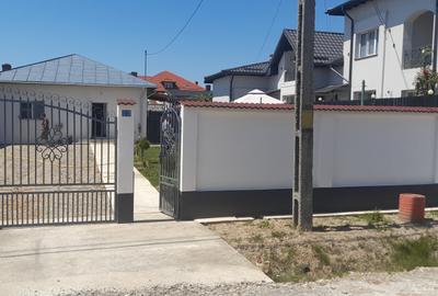 Casă individuală cu 2 camere cu Canalizare în Perșinari