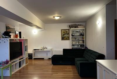 Apartament cu 3 camere decomandat în Ostratu