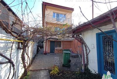Casă individuală cu 7 camere cu Canalizare în Domenii - 2