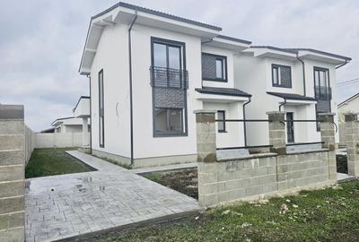 Duplex cu 4 camere cu Canalizare în Moșnița Veche - 1