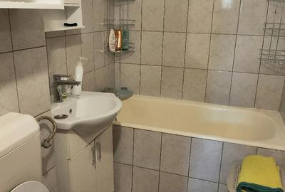 Apartament cu 2 camere semidecomandat în Berceni
