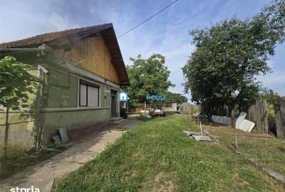 Casă cu 4 camere cu Teren 2760 Mp în Ucea - 1