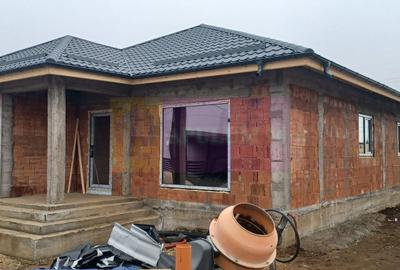 Casă individuală cu 4 camere cu Canalizare în Săbăreni - 1
