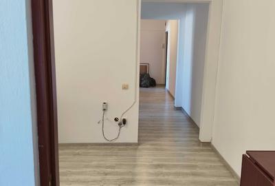 Apartament cu 3 camere decomandat în Km 4 - 3