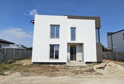 Casă cu 4 camere în Berceni