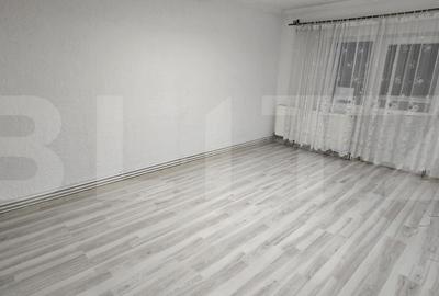 Apartament cu 3 camere decomandat, mobilat în Micro 17