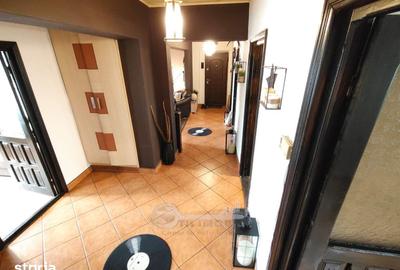 Apartament cu 4 camere decomandat în Podu Roș
