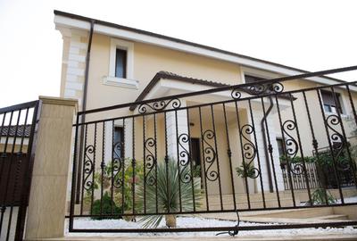 Casă cu 5 camere cu Piscina în Borhanci - 3