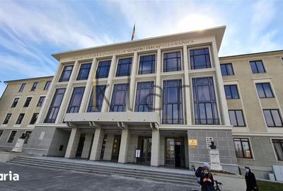Apartament cu 4 camere decomandat în Central