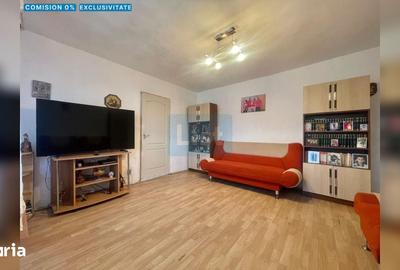 Apartament cu 3 camere semidecomandat în Micro IV