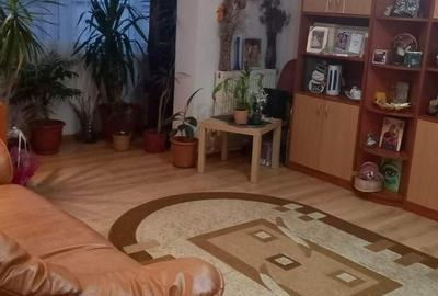 Apartament cu 4 camere decomandat în 2 Moldoveni