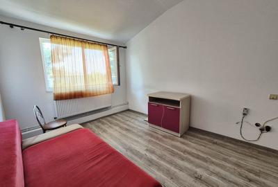 Apartament cu 3 camere semidecomandat, mobilat în Km 4-5 - 2