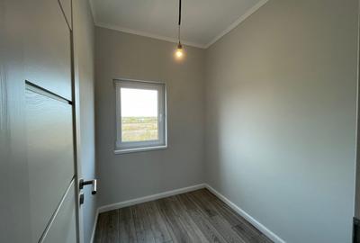 Duplex cu 4 camere cu Canalizare în Remetea Mare - 6