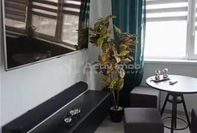 Apartament cu 3 camere semidecomandat în 1 Mai