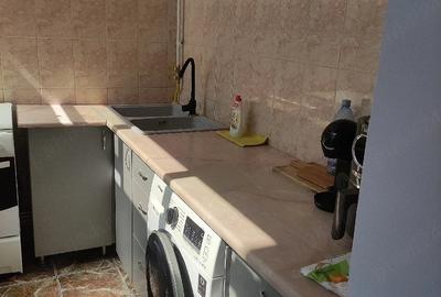 Apartament cu 2 camere decomandat în Rovine