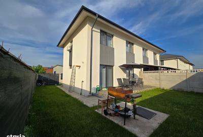 Casă cu 4 camere decomandat în Berceni