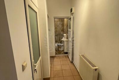 Casă cu 8 camere cu Canalizare în Central - 7