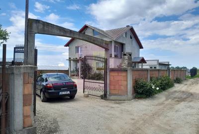 Casă cu 4 camere în Eroii Revoluției