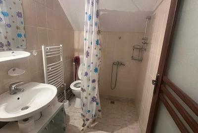 Casă cu 5 camere cu Teren 800 Mp în Central - 2