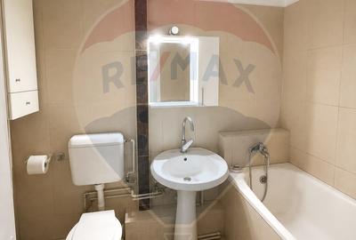 Apartament cu 3 camere decomandat, mobilat în Capitol