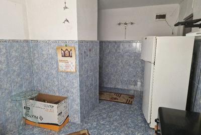 Apartament cu 3 camere semidecomandat în Ivănești - 2
