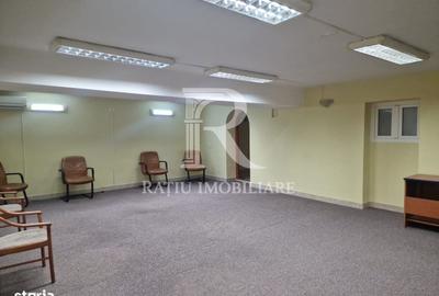 Spațiu comercial, de 640 mp, în Central