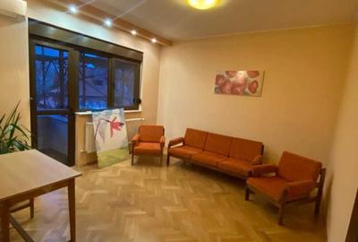 Apartament cu 4 camere semidecomandat în Domenii