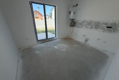 Casă individuală cu 4 camere cu Canalizare în Central - 19