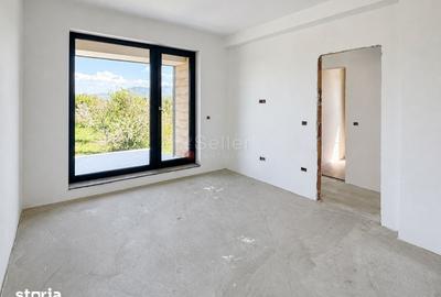 Casă cu 4 camere cu Teren 538 Mp în IAR