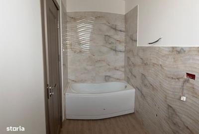 Casă cu 4 camere decomandat în Central
