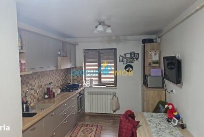 Apartament cu 2 camere decomandat în Cornișa