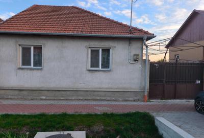 Casă cu 2 camere în Sântion