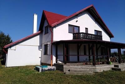 Casă cu 4 camere cu Teren 1800 Mp în Central - 2