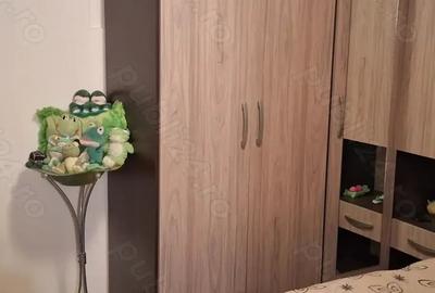 Apartament cu 3 camere nedecomandat în Rovinari - 1