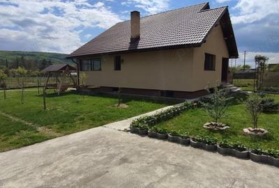 Casă cu 4 camere cu Teren 2000 Mp în Predești - 8