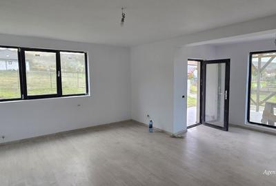 Casă cu 5 camere cu Teren 1000 Mp în Mihai Eminescu - 9