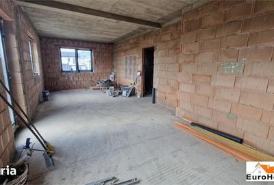 Casă cu 5 camere cu Teren 555 Mp în Cetate